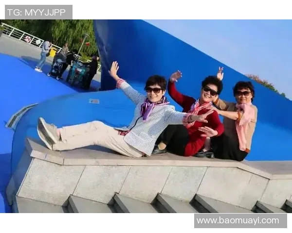 足球明星同框合影分享快乐时光朋友圈瞬间记录精彩瞬间与友谊的美好回忆