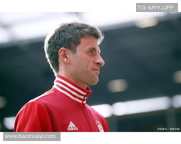 足球明星白发人追忆青春岁月与荣耀瞬间的传奇人生